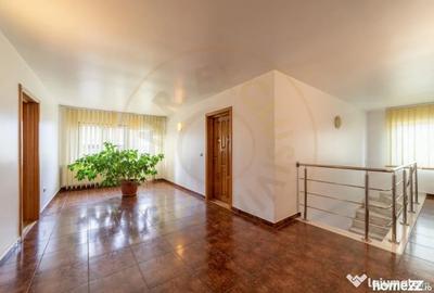 Casă cu 8 camere cu Teren 1000 Mp în Central - 7