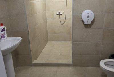 Spațiu comercial, de 83 mp, în Central - 4