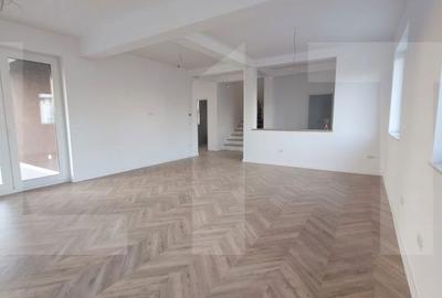 Casă cu 5 camere cu Teren 300 Mp în Merghindeal - 2