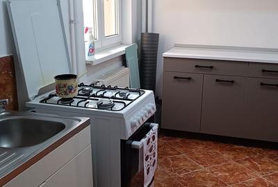 Apartament cu 3 camere semidecomandat în Tineretului - 6