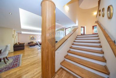 Vila cu 8 Camere, Sala de Fitness si Sauna in Moieciu Comision 0% - 17