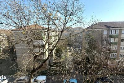 Garsonieră în Decebal - 2