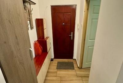 Apartament cu 2 camere semidecomandat în Baza 3 - 7