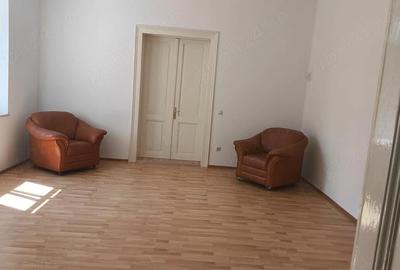 Casă cu 6 camere cu Teren 1892 Mp în Central - 3