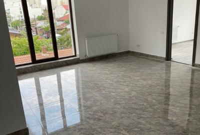 Casă cu 5 camere cu Teren 300 Mp în Mihai Bravu - 9