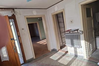 Casă cu 5 camere cu Canalizare în Săcele - 2