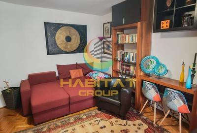 Apartament cu 3 camere semidecomandat în Tineretului