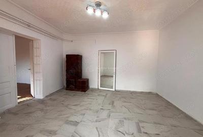 Lugoj, Casa, Teren 851 Mp., Zona Pietei, SemiCentral - 2