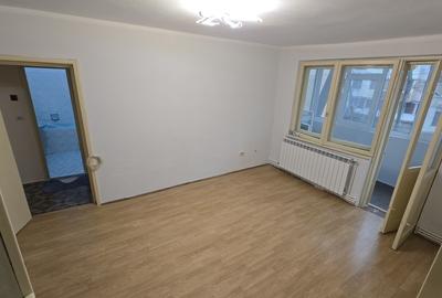 Micro 17 Vis a Vis de Oficiul Postal Nr. 9 - 8