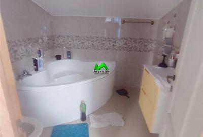 Casă cu 4 camere cu Canalizare în Șura Mare