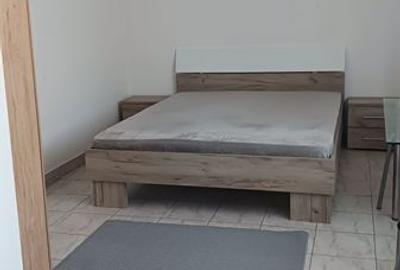 Garsonieră în Titan