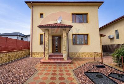 Casă cu 5 camere cu Teren 390 Mp în Lumina - 1