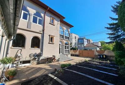 Casă individuală cu 14 camere cu Canalizare în Central - 2