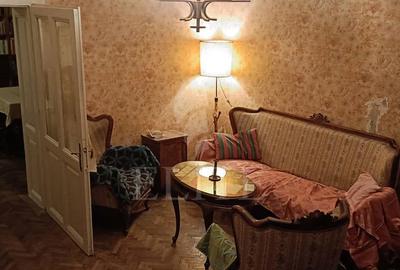Apartament cu 3 camere semidecomandat în Central - 1