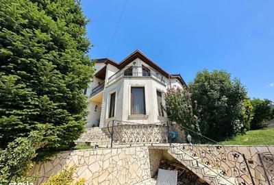 Casă cu 4 camere în Central