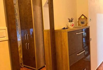 Apartament cu trei camere de vanzare - 2