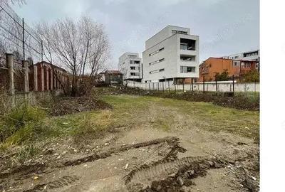 Teren de 1600 mp, în Titan