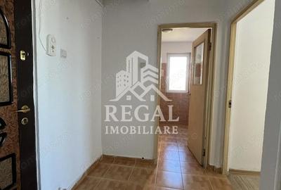 Apartament cu 3 camere semidecomandat în Vest