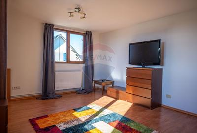 Casă / Vila de Vanzare - 12