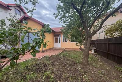 Casă cu 3 camere cu Canalizare în Central - 1