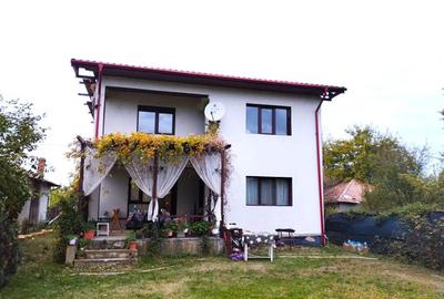 Casă cu 6 camere cu Teren 903 Mp în Vărăști - 1