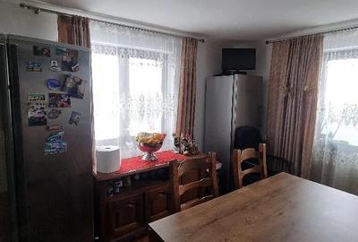 Casă cu 5 camere cu Teren 3000 Mp în Mitocu Dragomirnei - 10
