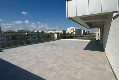 Penthouse cu 3 camere decomandat în Berceni