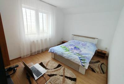 Apartament cu 2 camere decomandat, mobilat în Tractorul - 3