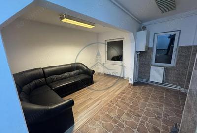 Apartament cu 3 camere semidecomandat în Sud