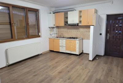 CHIRIE 2 camere Carpati II, parter (micut), imediat ocupabil, doar cu mobila de bucatarie - 2