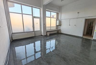 Spațiu comercial, de 48 mp, în Central - 5