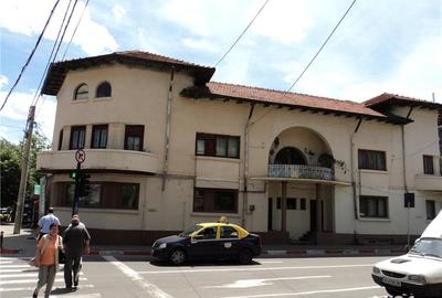 Casă cu 18 camere cu Teren 180 Mp în Central - 3