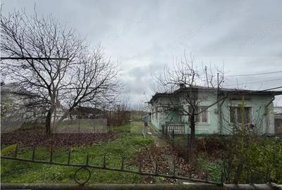 Casa batraneasca cu teren intravilan Bucecea - 1