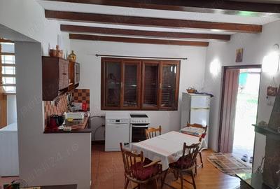 Casă cu 5 camere în Poiana - 8