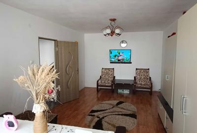Apartament cu 3 camere semidecomandat în Central - 2