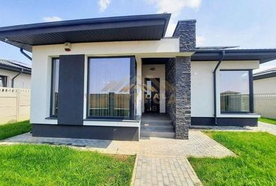 Casa cu panouri fotovoltaice - comuna Berceni - 2