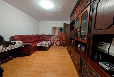 Apartament cu 3 camere semidecomandat, mobilat în Girocului