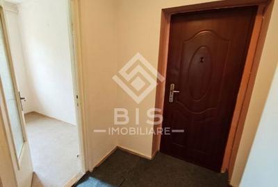 Apartament cu 3 camere semidecomandat în Decebal