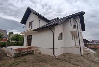 Casă cu 6 camere cu Teren 1000 Mp în Șcheia - 4