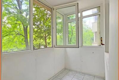 Apartament cu 3 camere decomandat în Tei