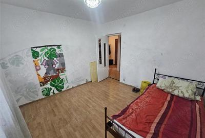 Apartament cu 2 camere decomandat în Micro I - 8
