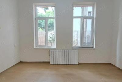 Tineretului, 350 metri metrou, casa 2 camere + curte, mutare imediat - 3