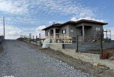 Casă cu 4 camere cu Teren 550 Mp în Central - 1