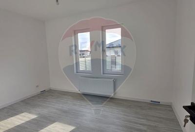Casă cu 3 camere cu Teren 273 Mp în Crevedia - 5
