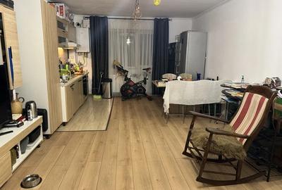 Apartament cu 3 camere semidecomandat, mobilat în Florești - 1