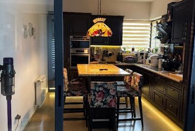 Duplex cu 5 camere cu Canalizare în Central - 2