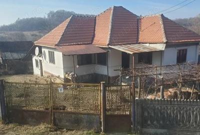 Casă cu 4 camere în Cojmănești - 1