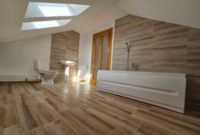 Casa moderna tip duplex - 3 camere - 2 bai - 410 mp teren - 13