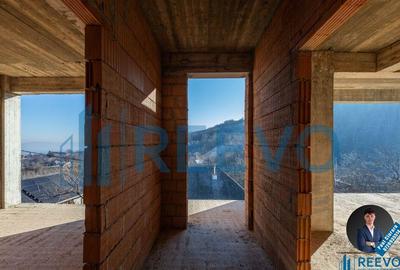 Pensiune/Vila la ro?u P+E+M in Sarata - 3