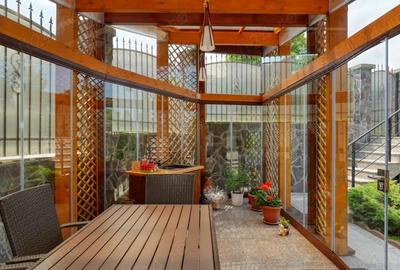 Casă cu 6 camere în Central - 1